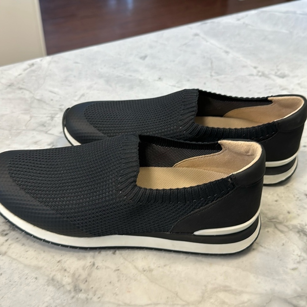 Naturalizer Lafayette French Knit Slip-On Sneakers (WIDE) size 7
